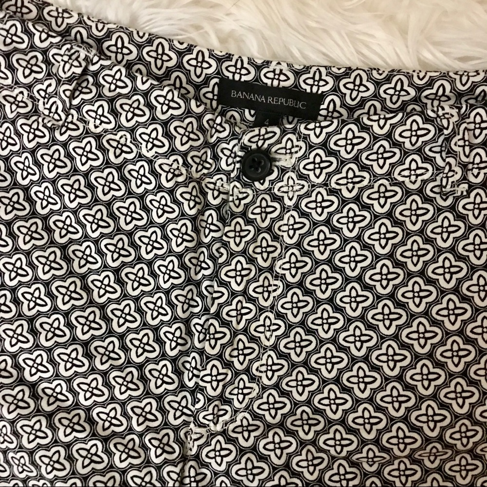 Banana Republic Black & White Shorts - Picture 3 of 3